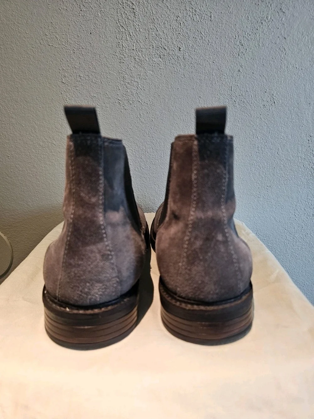 Clarks Gray Suede Chelsea Boots Men's US 13 EU 47 Casual Dress Ankle Boots